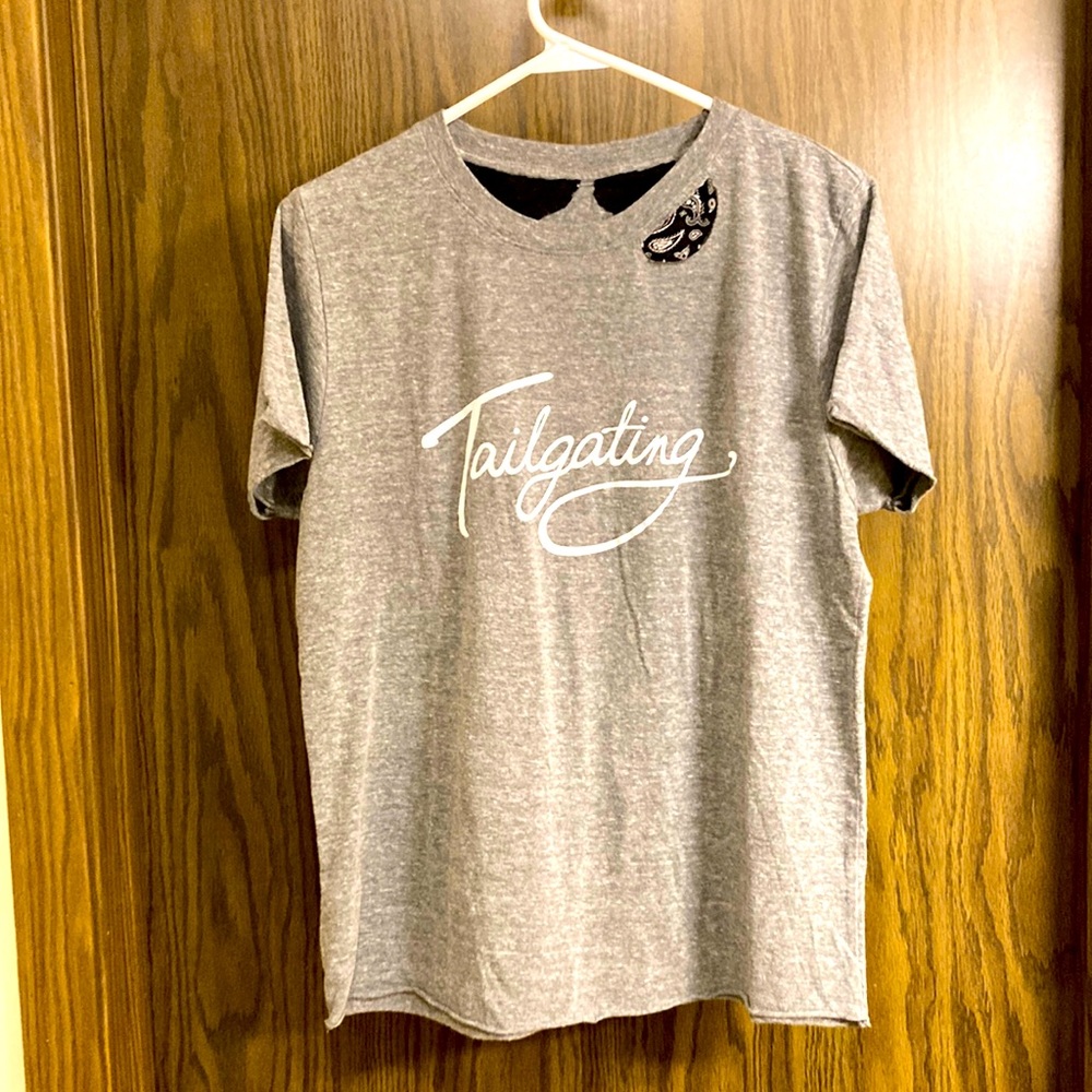 Buckle chillionaire tailgating gray T-shirt. Size L.